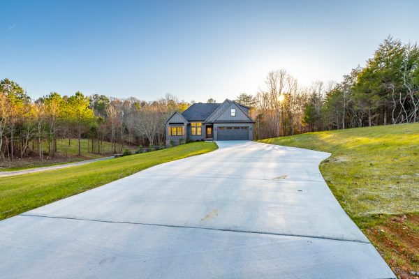 Luxury Homes in Harrison TN